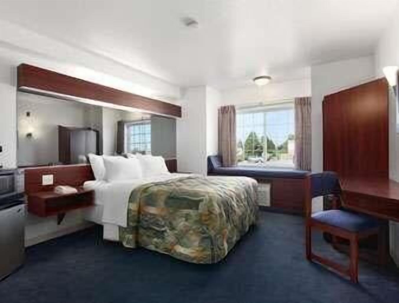 Days Inn & Suites By Wyndham Ґрілі Екстер'єр фото